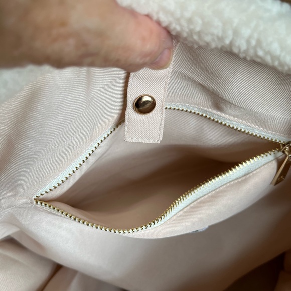 Virginia Wolf Stella cream color Sherpa fluffy large tote bag double handles. - Picture 9 of 14